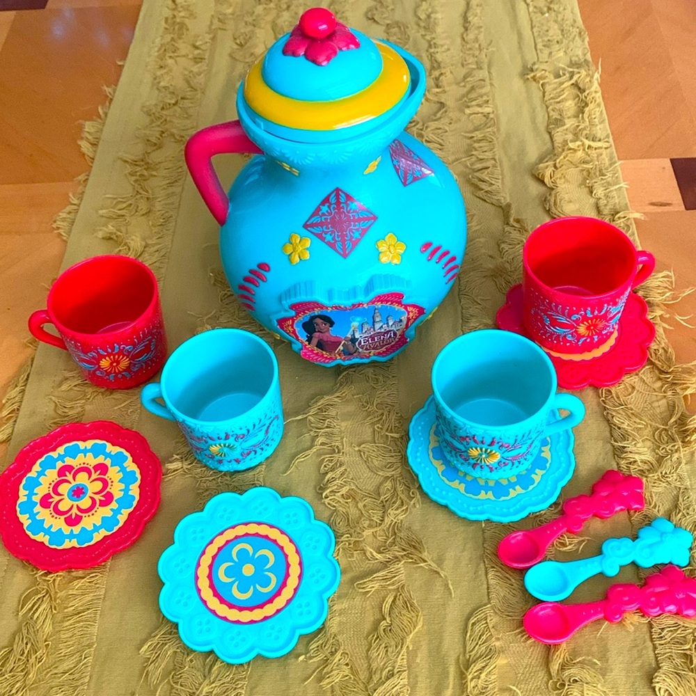 Elana of Avalor tea set